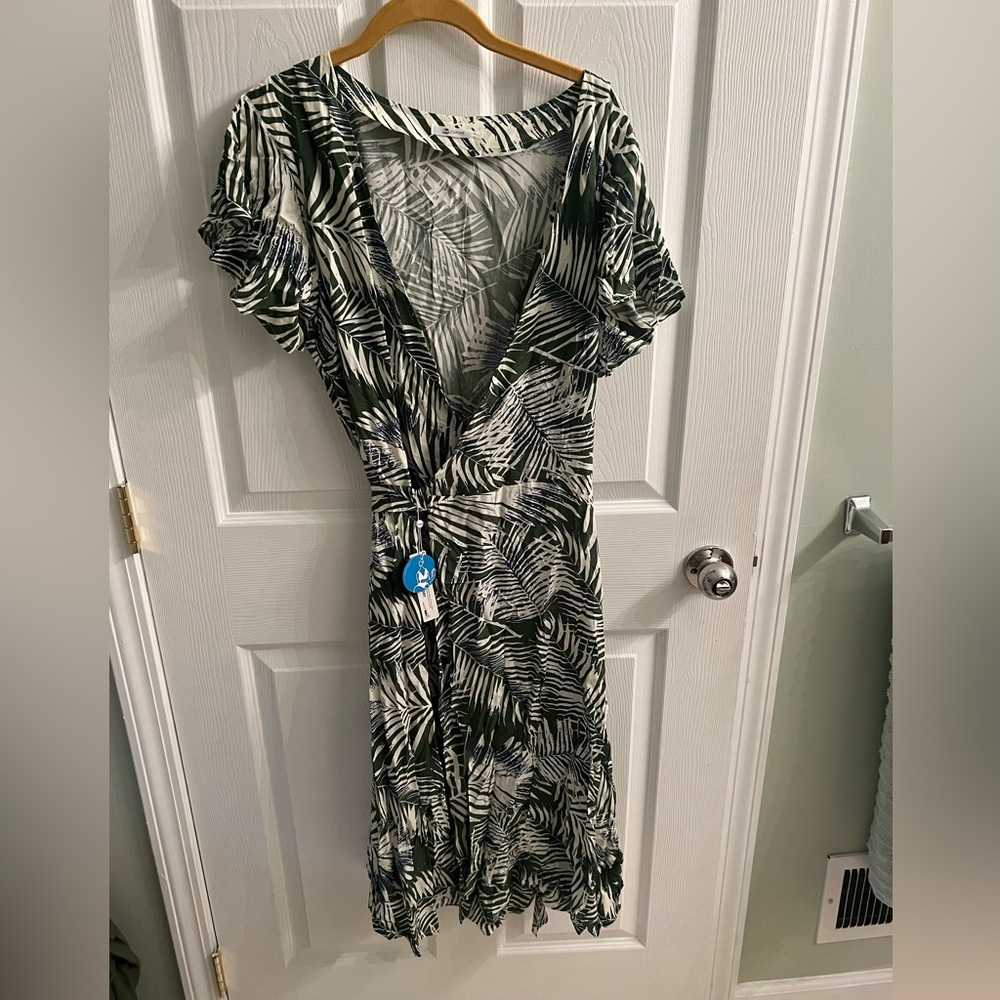 Cupshe wrap dress, palm print, size large. Never worn